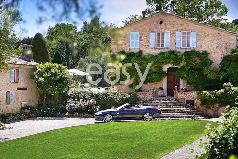 Rental of a charming Provençal farmhouse specifically designed and available for professional photo production purposes
