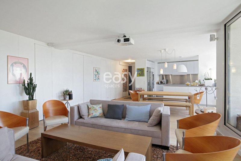 Where to find an appropriate and convenient location for a photo shoot in the city of Paris