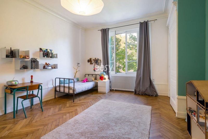 renting out your house for photoshoots and filming purposes