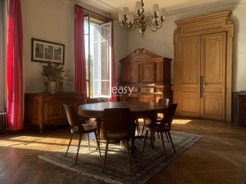 photography shooting location in Avignon, Provence region of FRANCE