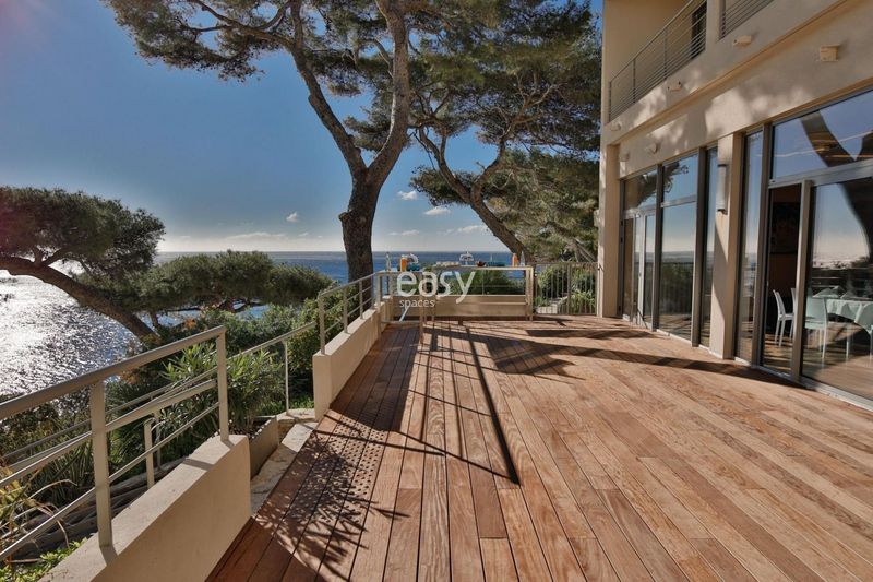 event venue with an exceptional panoramic sea view on the beautiful French Riviera coastline