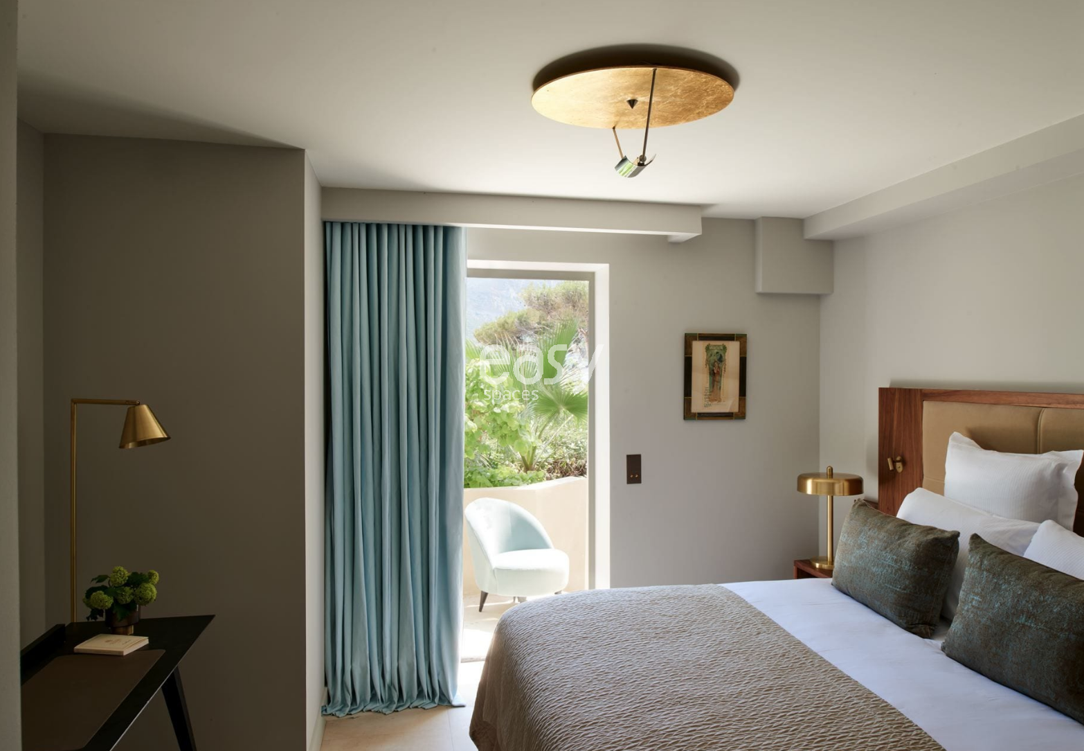 photoshoot location with a breathtaking sea view in the beautiful city of marseille