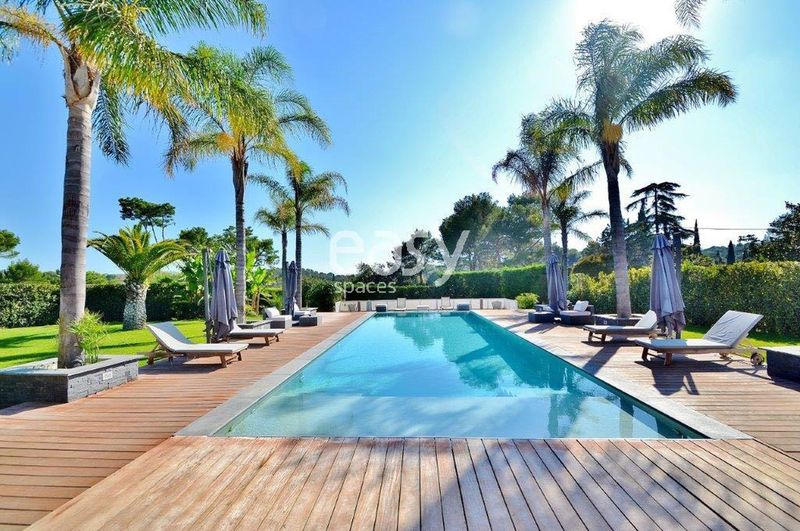 filming location featuring a swimming pool situated in the city of Cannes