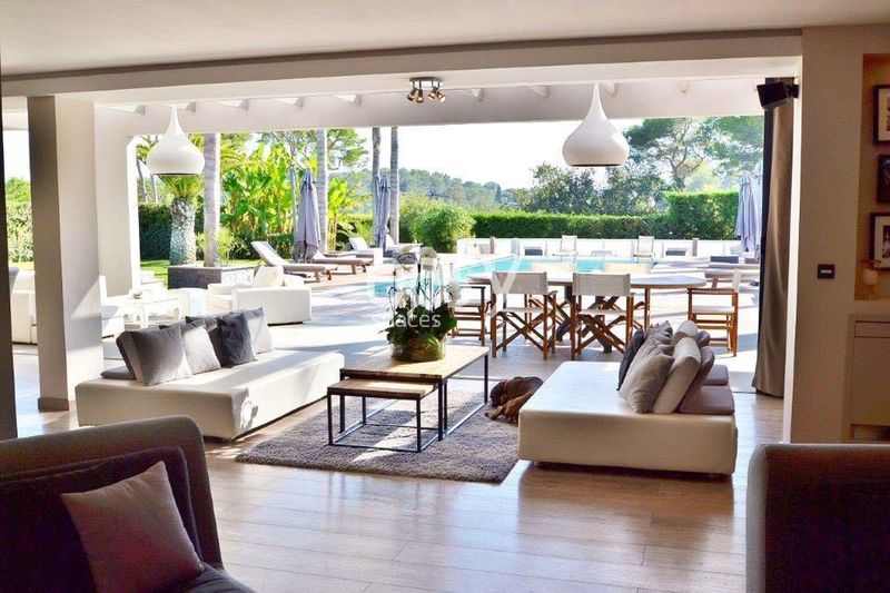 Filming locations specifically situated in the department numbered 06