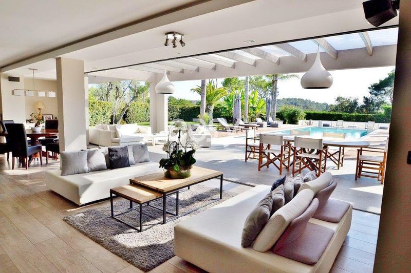 Private villa rental available specifically for exclusive filming and shooting purposes in the region 06