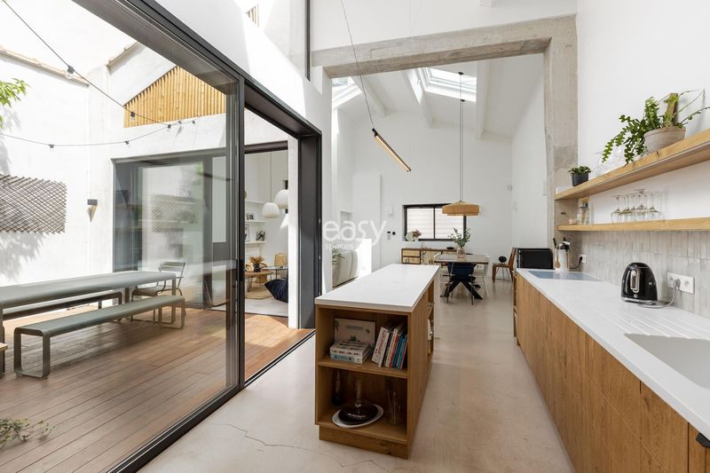 apartment available for exclusive private rental for filming purposes in the city of Marseille, FRANCE