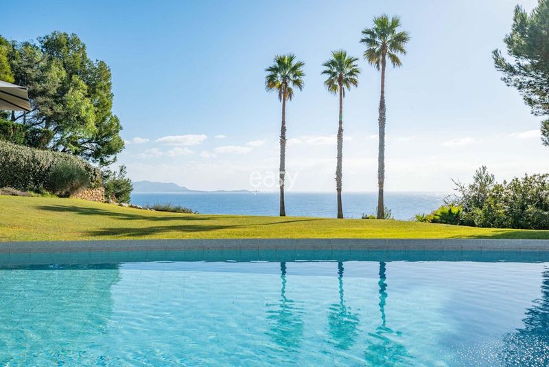 Photo shooting location with a beautiful sea view in the southern region of France