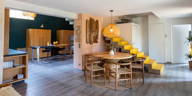 rental of film shooting location in the south of France with beautiful scenery and excellent facilities