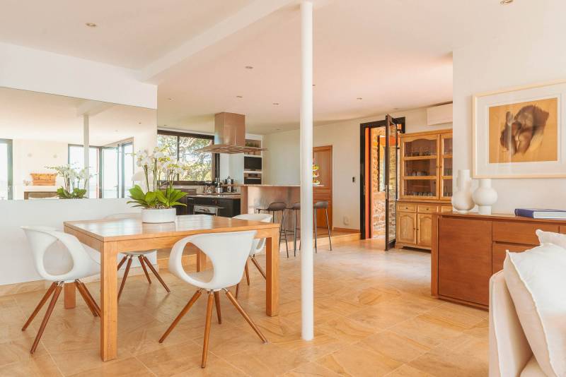 Contemporary house available for rent for filming purposes in the Provence-Alpes-Côte d'Azur (PACA) region of France