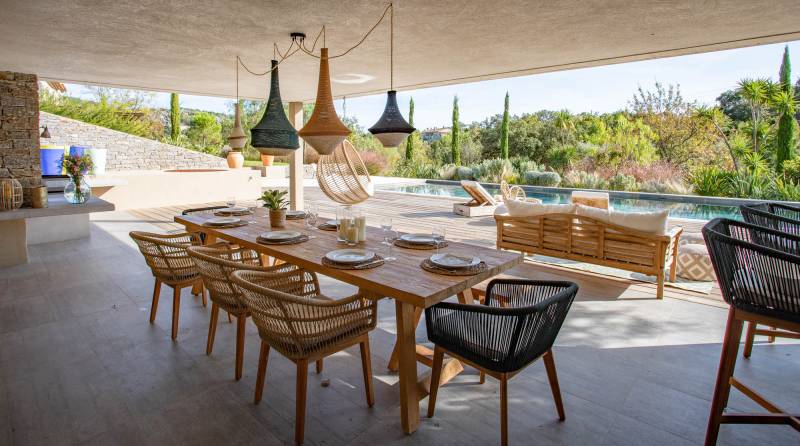 Renting a house with a swimming pool for a professional photo shoot in the Var region of FRANCE