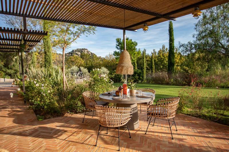 House rental with private swimming pool available for film shooting in the Var region of FRANCE