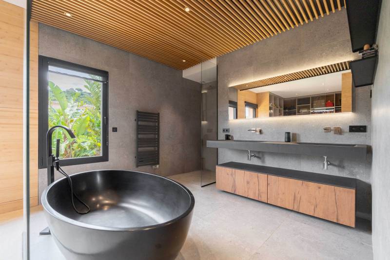 rent a beautiful and spacious bathroom for photo shooting in the south of FRANCE