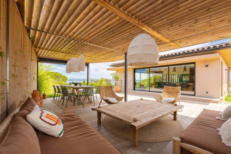 House available for rent with a beautiful sea view located in the southern region of France