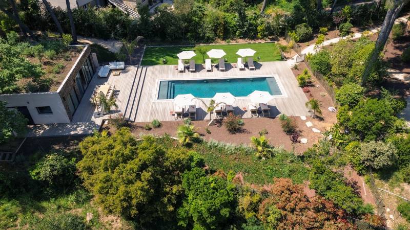 Renting a House with Garden Specifically for Furniture Shooting in Var Department 83, FRANCE