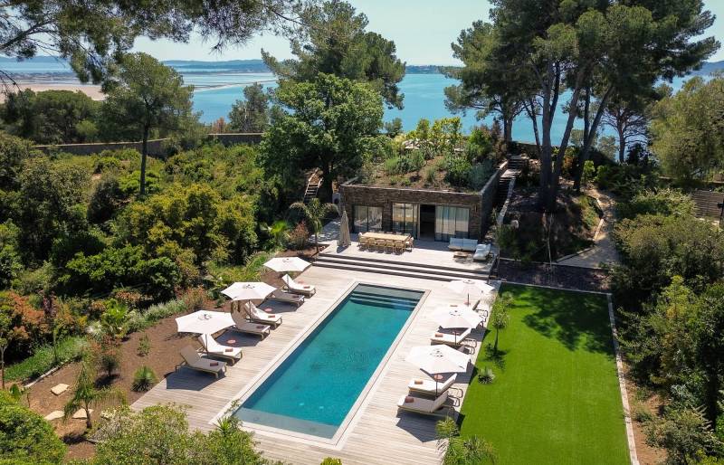 renting a house for a furniture photoshoot in the Provence-Alpes-Côte d'Azur region in FRANCE