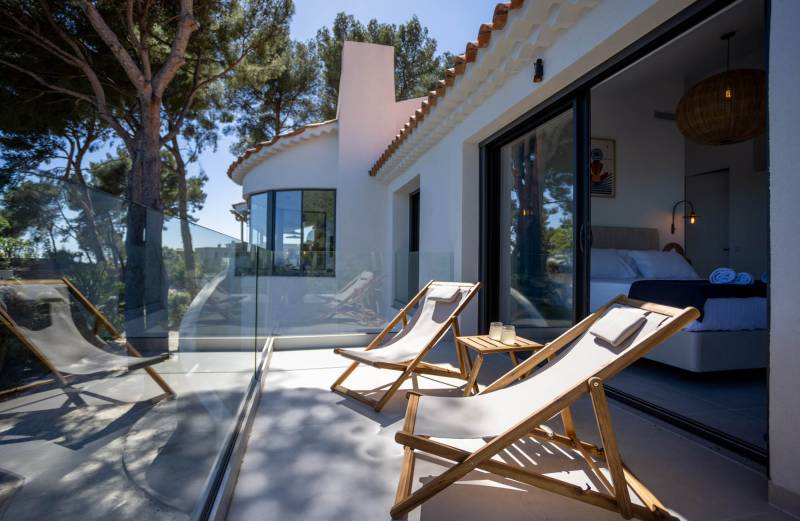 renting a house with a swimming pool specifically for filming purposes in the Provence-Alpes-Côte d'Azur region of France