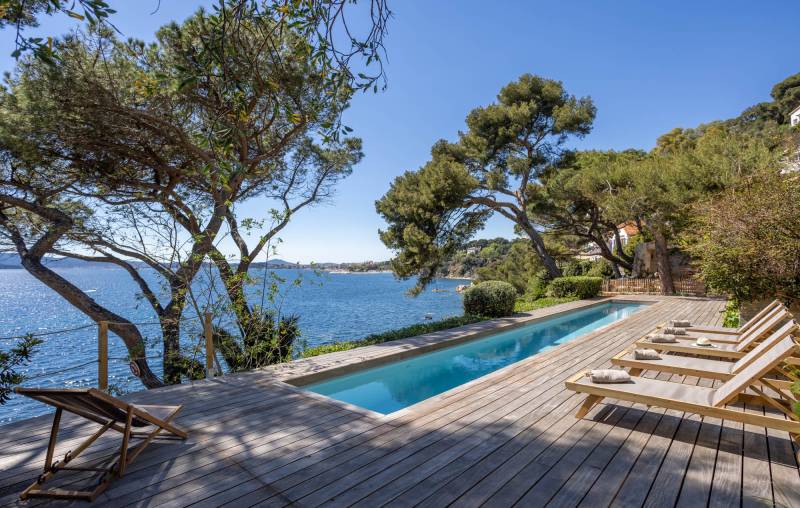rent a house with sea access for a photo shoot in the beautiful and sunny south of France