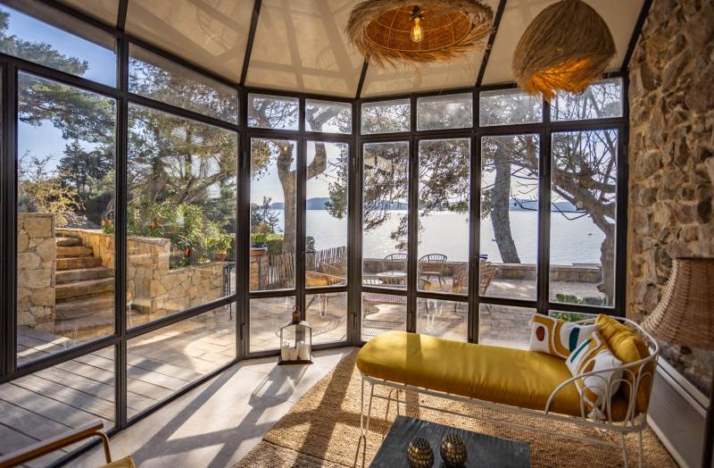 rent a sea view house for a professional photo or video shooting in the Provence-Alpes-Côte d'Azur region in FRANCE