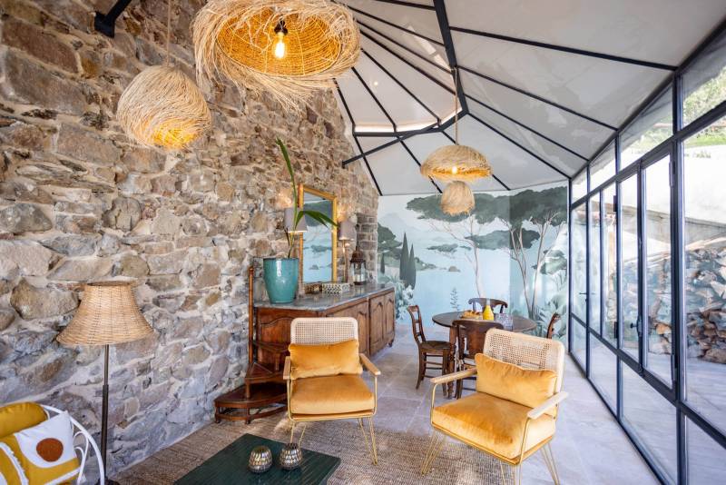 Renting a sea view house located in FRANCE for advertising film production in area 83