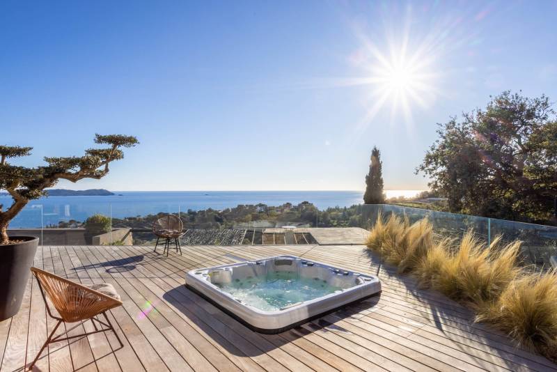 rent a villa with sea view suitable for filming purposes in Toulon FRANCE