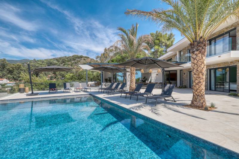 rent a sea access villa for a photo shoot in the Var region of FRANCE