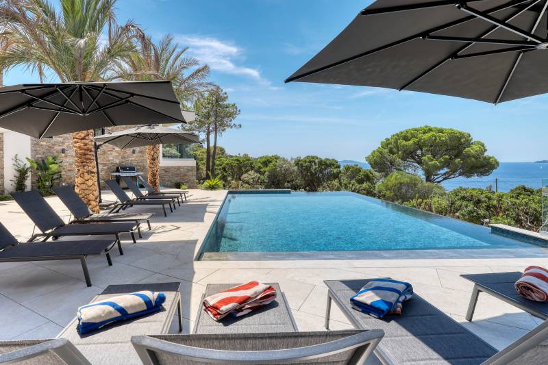 rent a modern contemporary villa ideally located for filming projects in the Provence-Alpes-Côte d'Azur region of FRANCE
