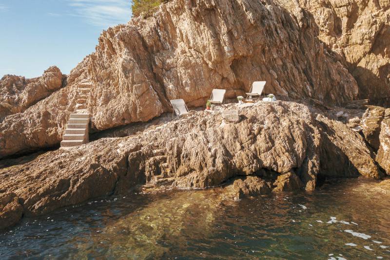 rent a location with sea access for filming in the PACA region of FRANCE