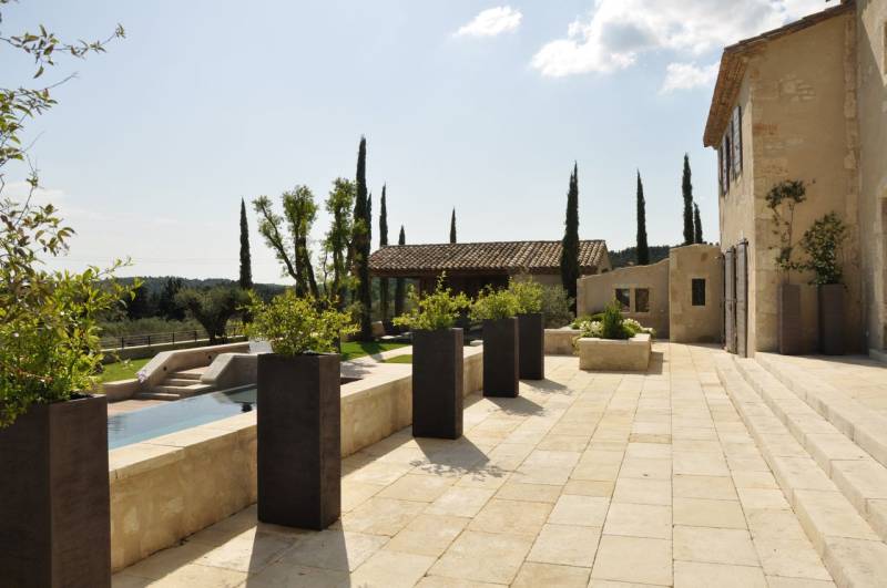 rent a stone location for filming in Marseille, France, including detailed features and amenities ideal for professional film shoots