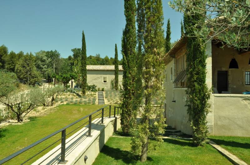 Provencal farmhouse located in FRANCE available for rent for professional photo shoots or filming projects in Marseille