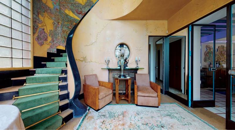 Vintage style decorative elements for an authentic photo shoot set in Paris, FRANCE