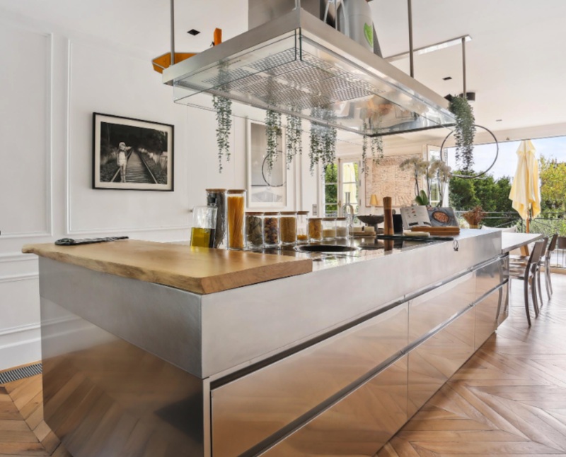 Renting a house for a cocktail party in Paris