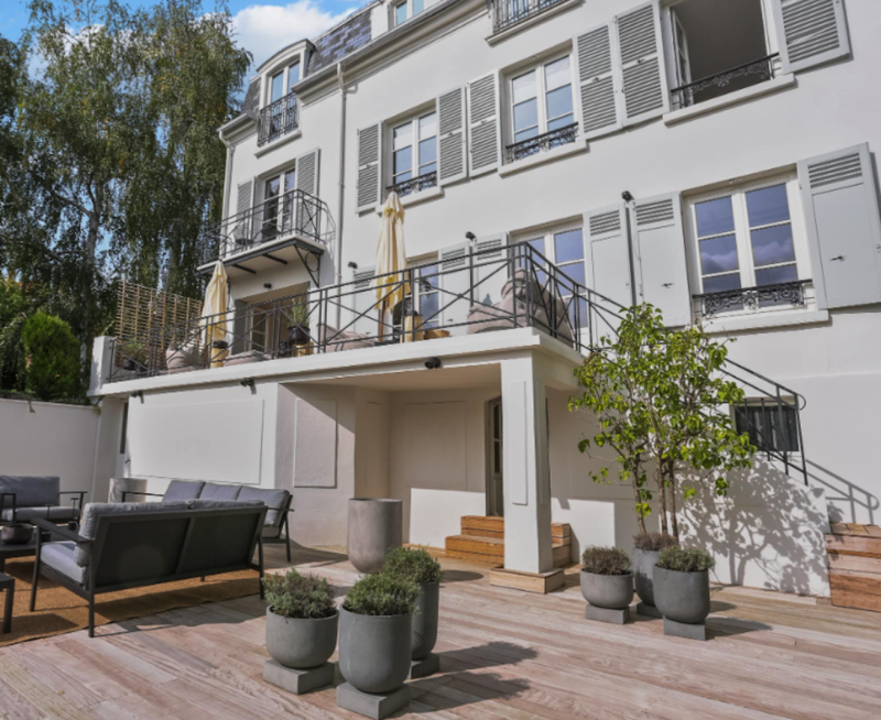 event venue with swimming pool in Paris