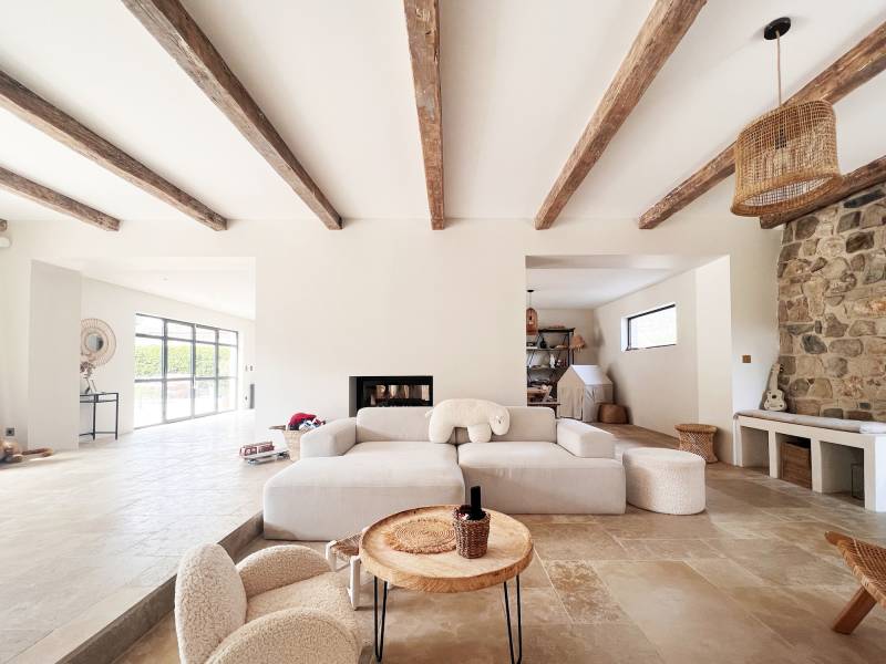 Provençal house available for rental for professional photo shooting in Aix, FRANCE