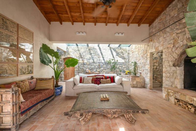 rent a classic house for a photoshoot in Monaco