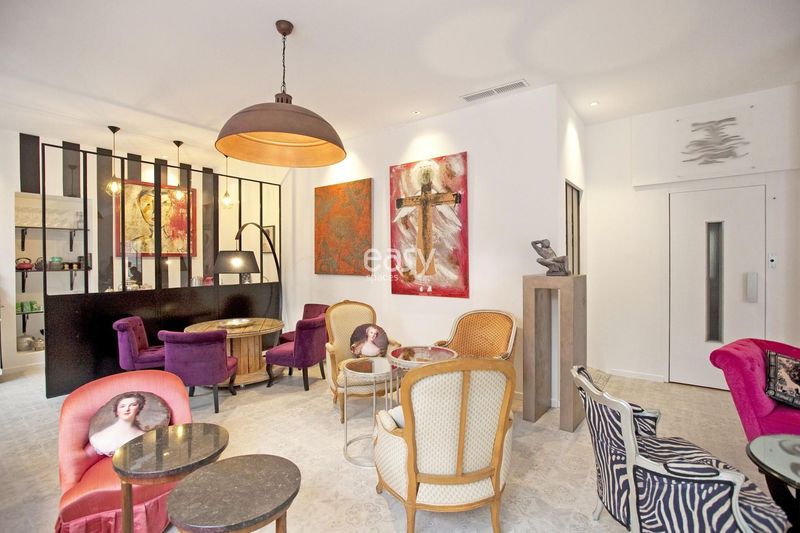 Filming location site set in the beautiful city of Nice