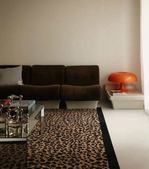 1970s decor in the center of Paris for filming