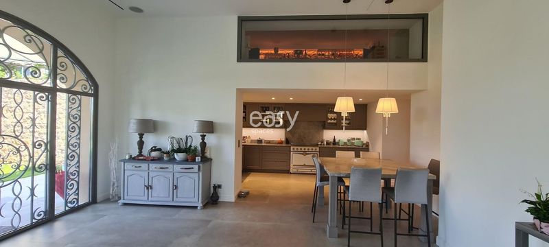 List your villa on the website as a potential location for professional photo shoots in FRANCE