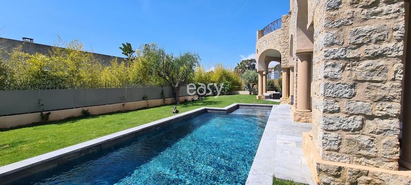 Villa with a private swimming pool perfectly suited for professional photo shoots in Cannes, FRANCE