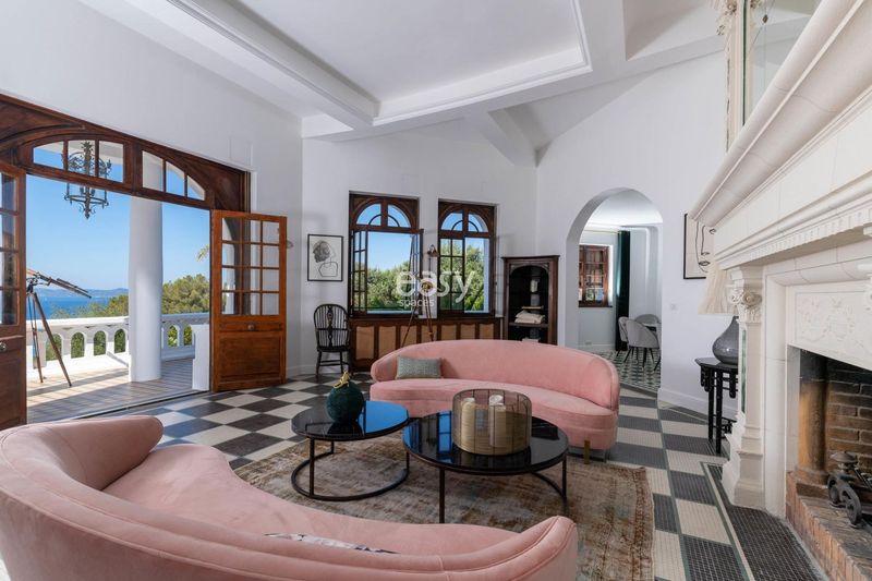 A breathtaking location for a photoshoot with a stunning sea view in beautiful Saint Tropez