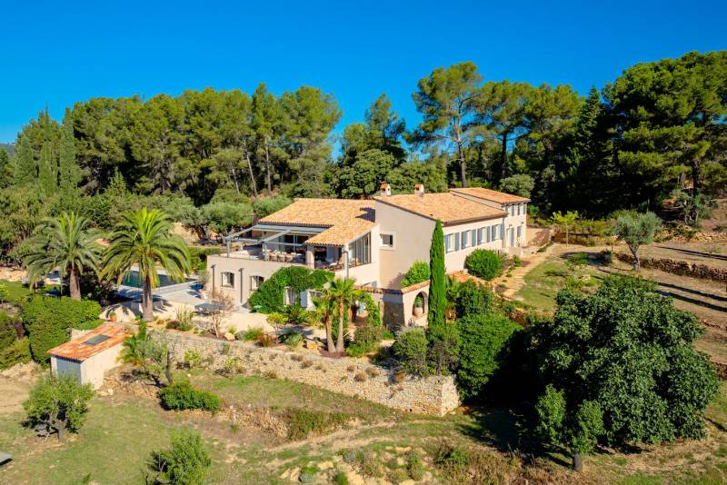Beautiful house available for rent specifically for professional photo productions near Toulon in FRANCE