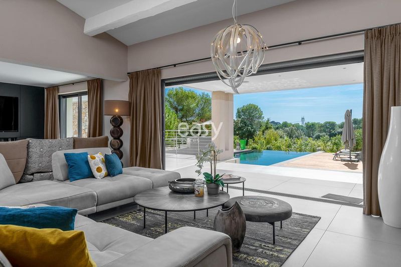 Modern house available for rent specifically designed for high-quality photoshoots in Cannes