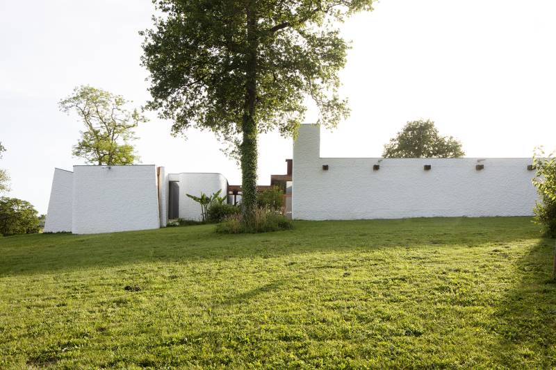 Renting an Architect-Designed House for Photoshoots, Filming, and Various Creative Productions