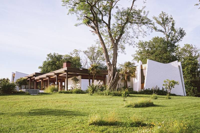 Unique and Unconventional Space in FRANCE Perfectly Adapted for Creative Photo Shoots