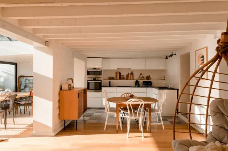 Film shooting location in the city of Paris, France, with iconic landmarks and picturesque settings