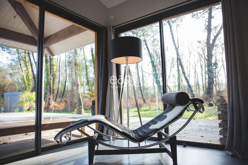 Where you can find an ideal location for a professional photo production in the Aquitaine region?