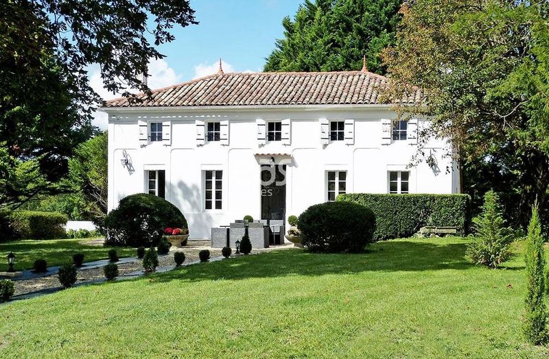 filming location in the beautiful and historic city of Bordeaux