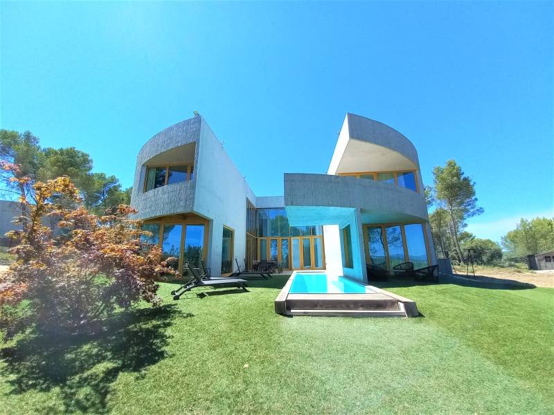 Concrete villa designed for professional photo shoots located in Aix en Provence, FRANCE