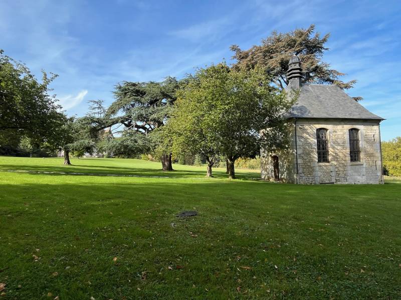 Unusual and Unique Photoshoot Locations in Paris, FRANCE Offering Exceptional Backdrops