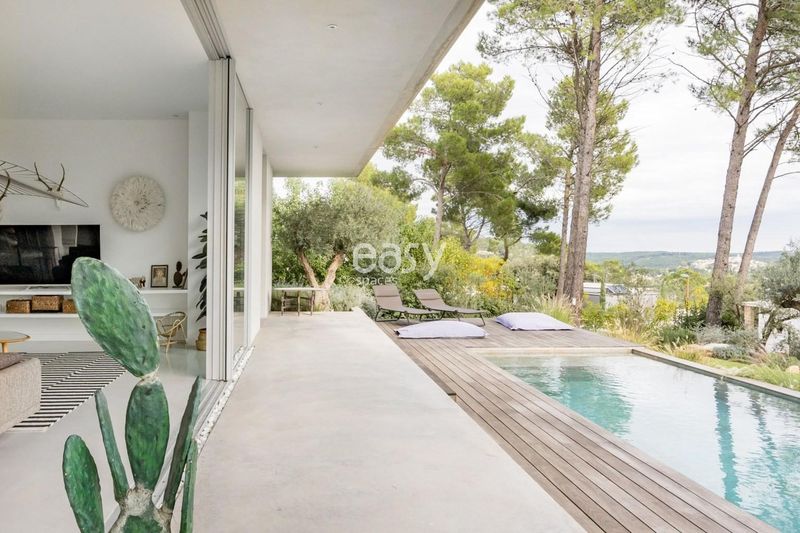 private villa available for rent specifically designed for professional photoshoots in the Montpellier area