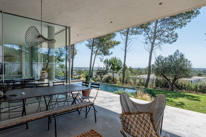 Renting an appropriate and convenient venue for a professional filming session in Montpellier